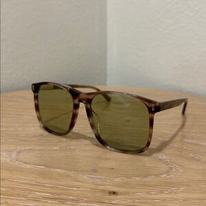Authentic Gucci Tortoiseshell Sunglasses w/ Green Lenses — Style GG1041S.